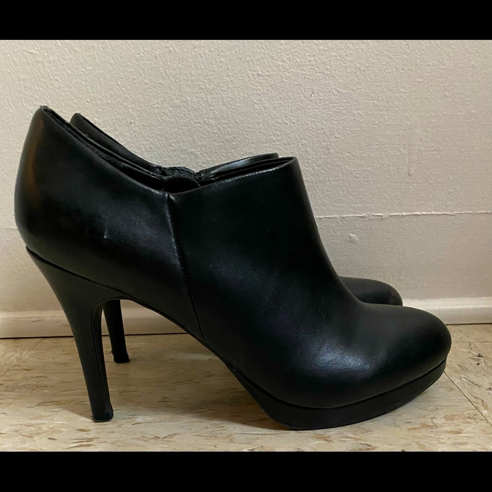 Women’s black booties
